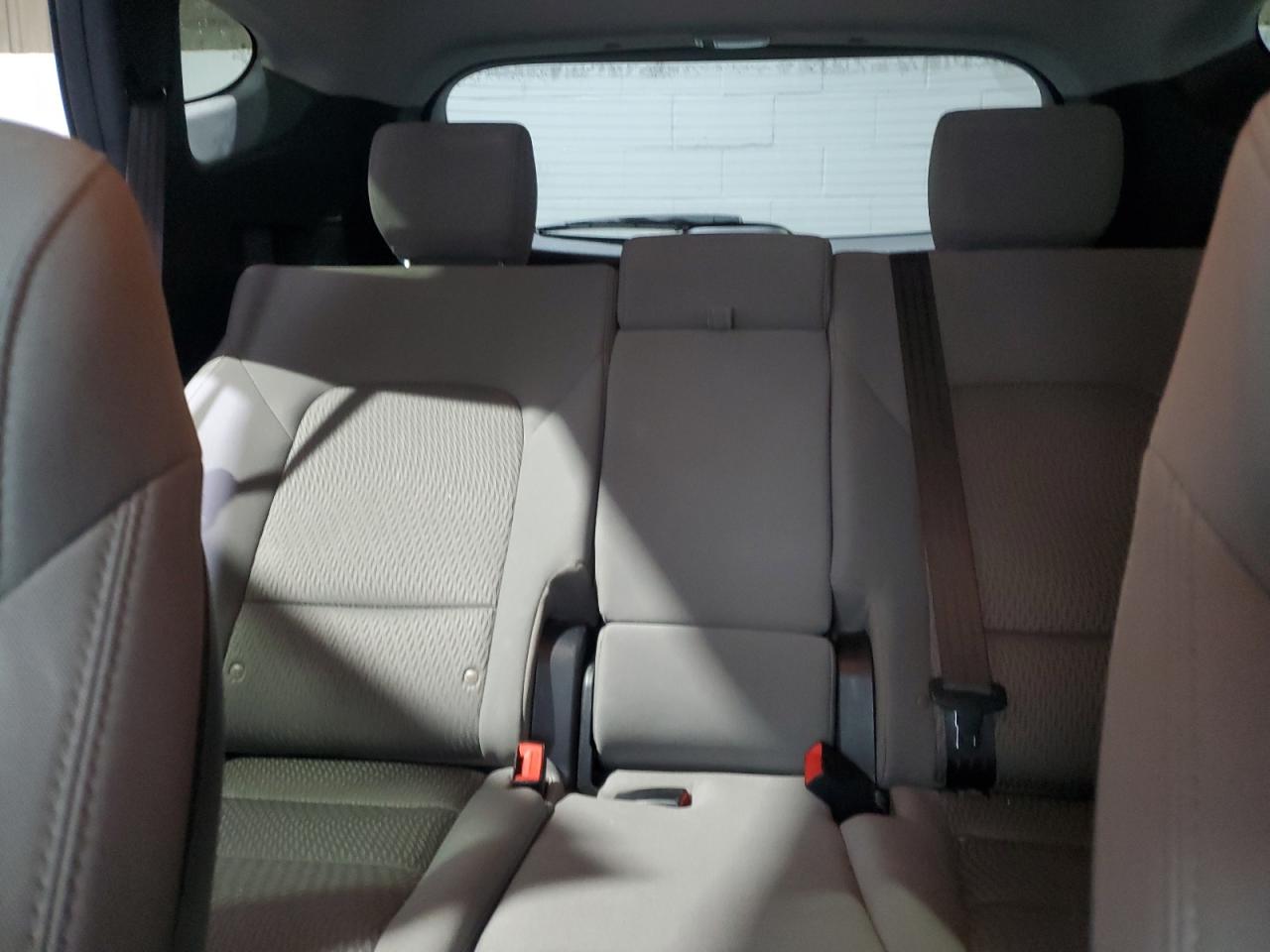 2016 Hyundai Santa Fe - Image 10