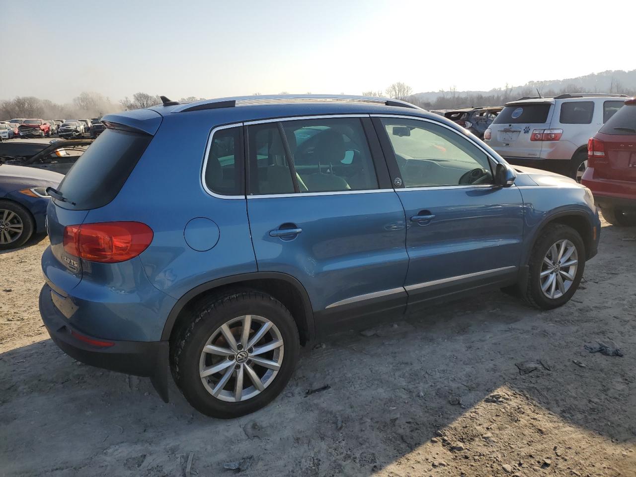 2017 Volkswagen Tiguan - Image 3