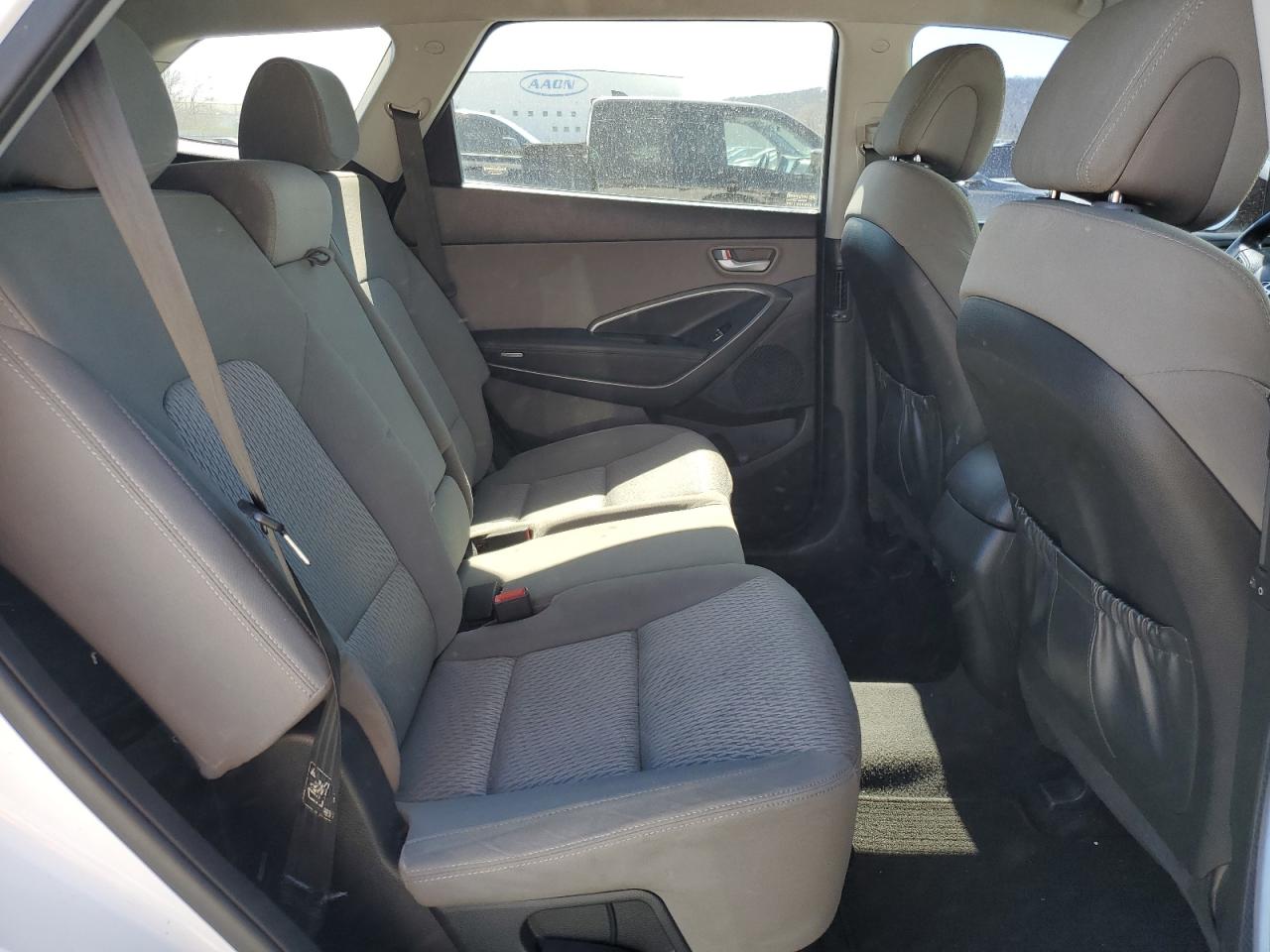 2015 Hyundai Santa Fe - Image 11
