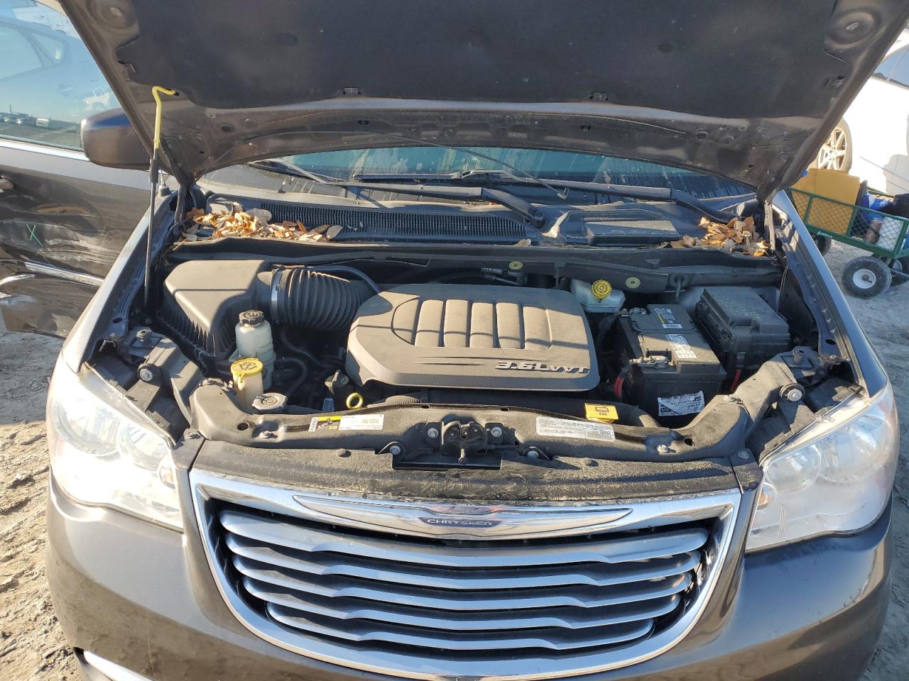 2016 Chrysler Town & Country - Image 12