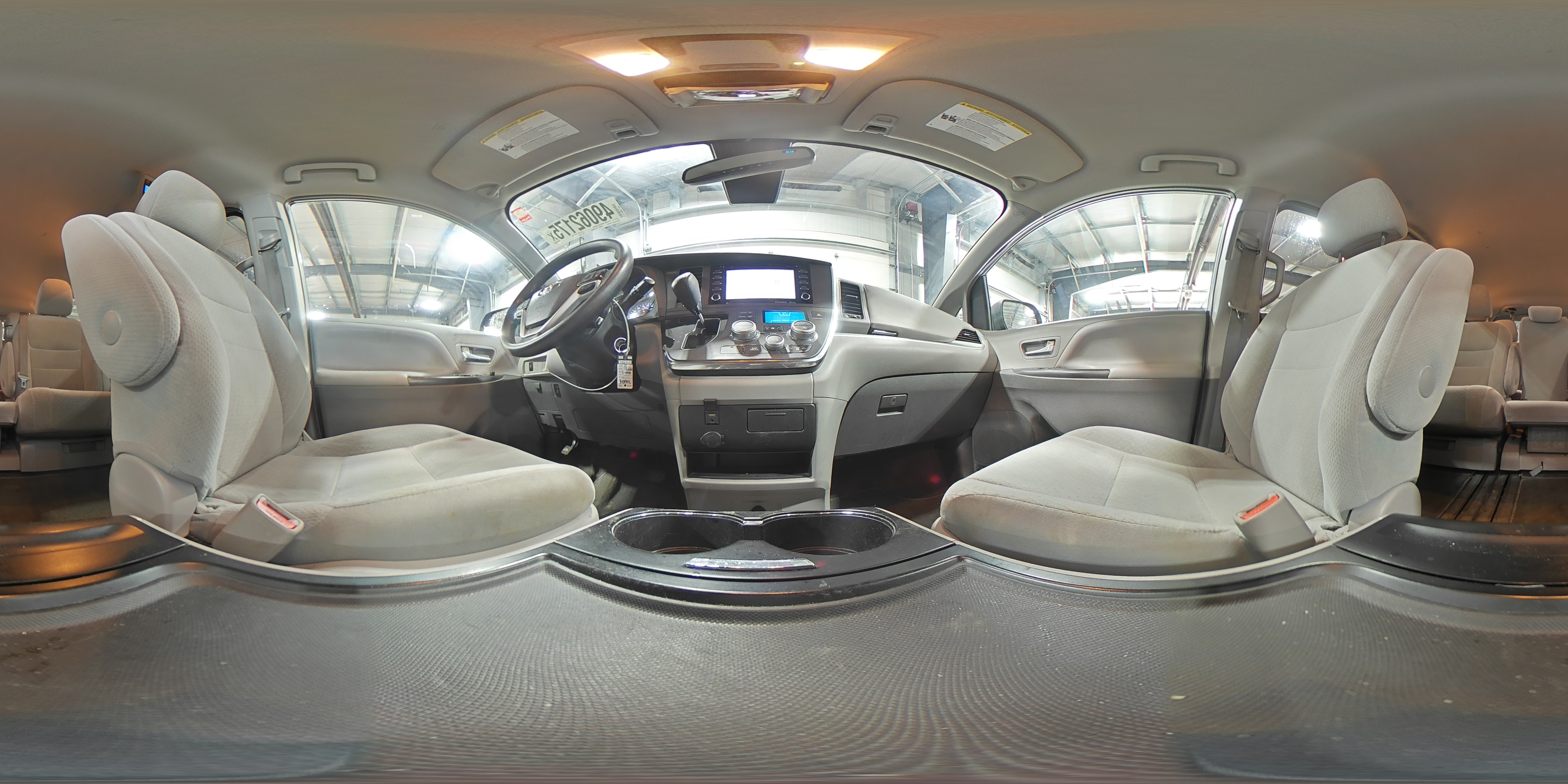 2019 Toyota Sienna - Image 16
