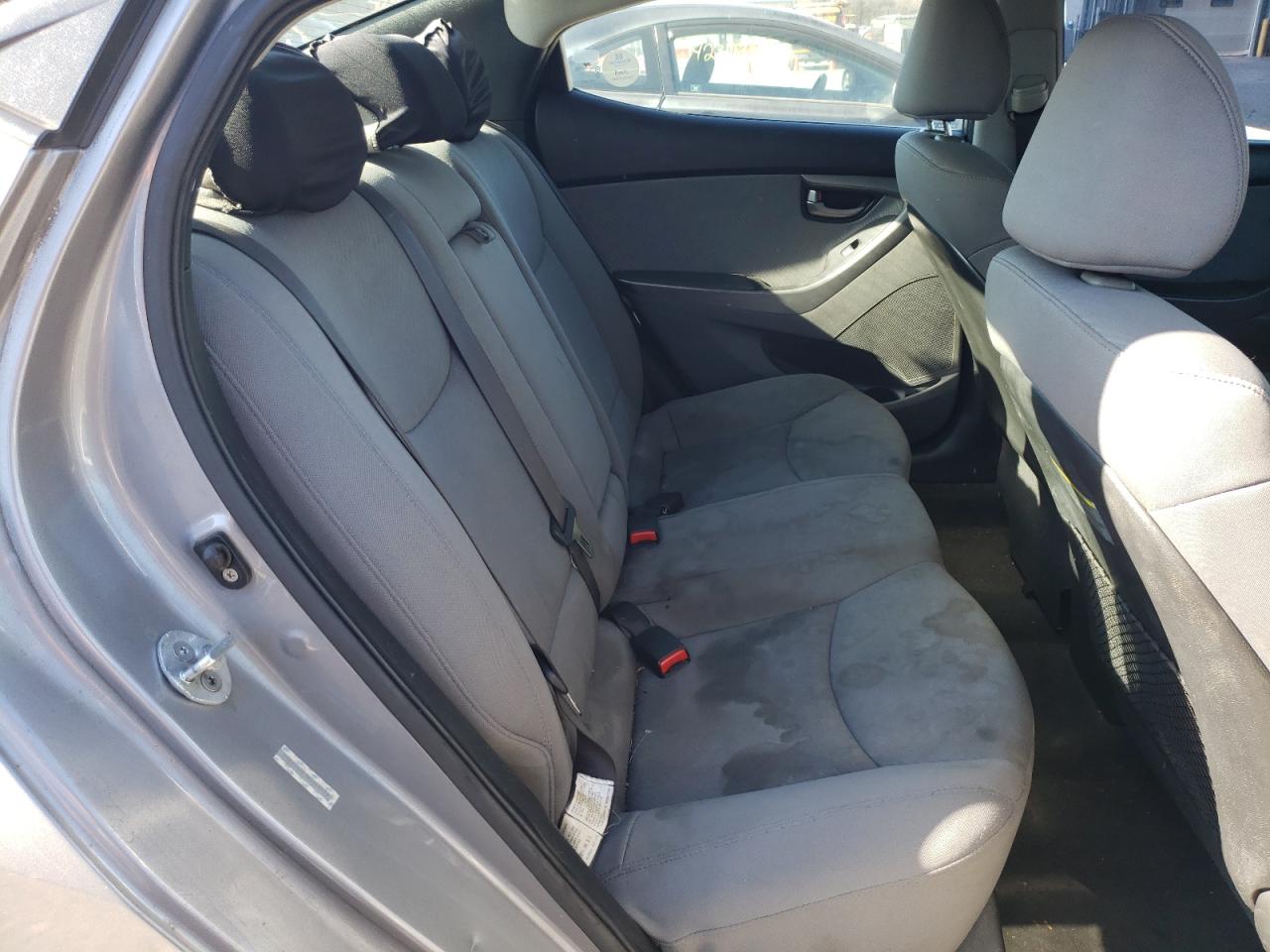 2011 Hyundai Elantra - Image 10