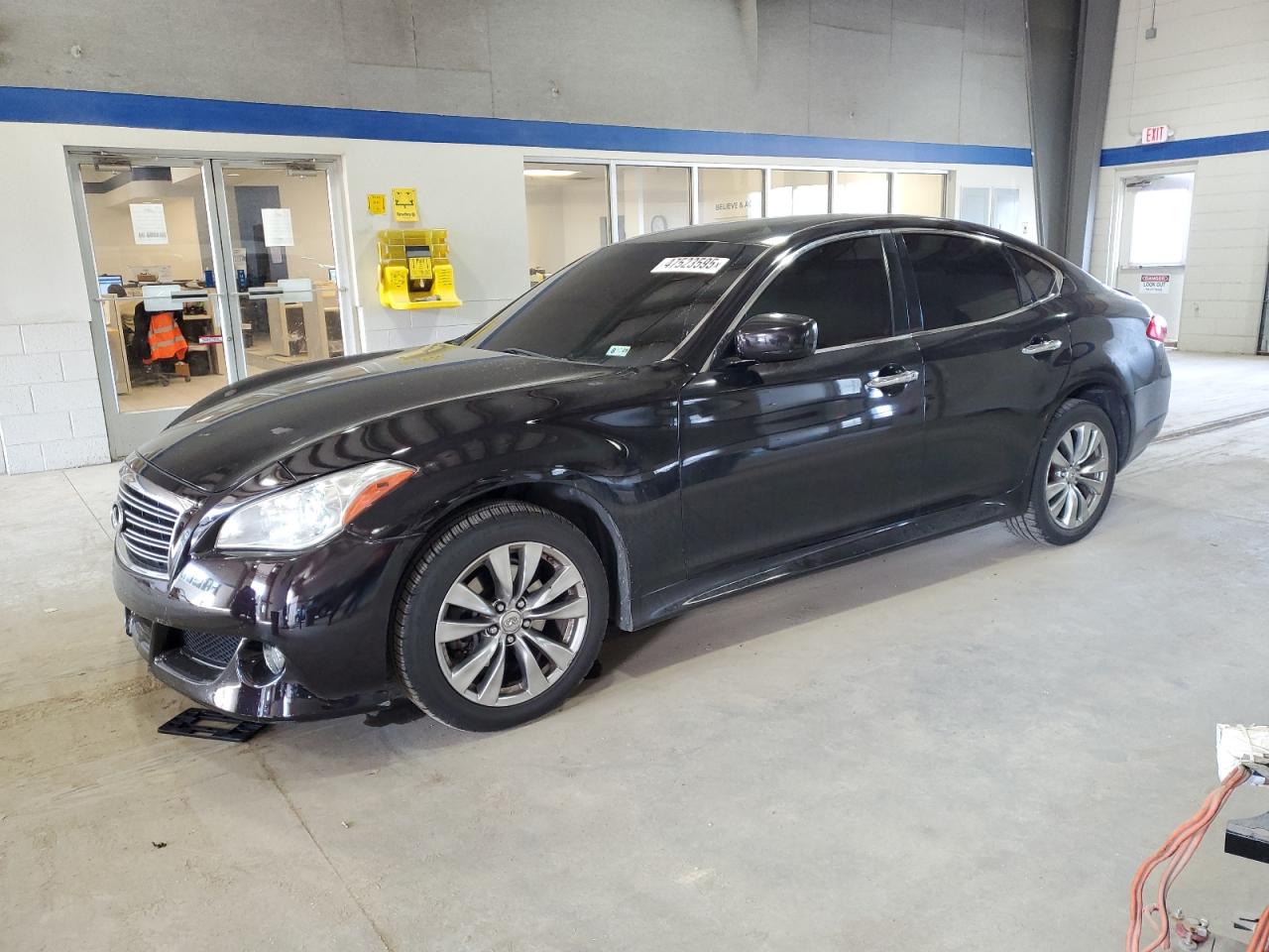 2012 Infiniti M - Image 1