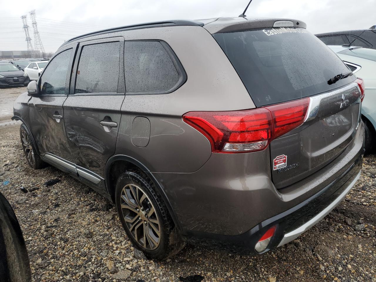 2016 Mitsubishi Outlander - Image 2
