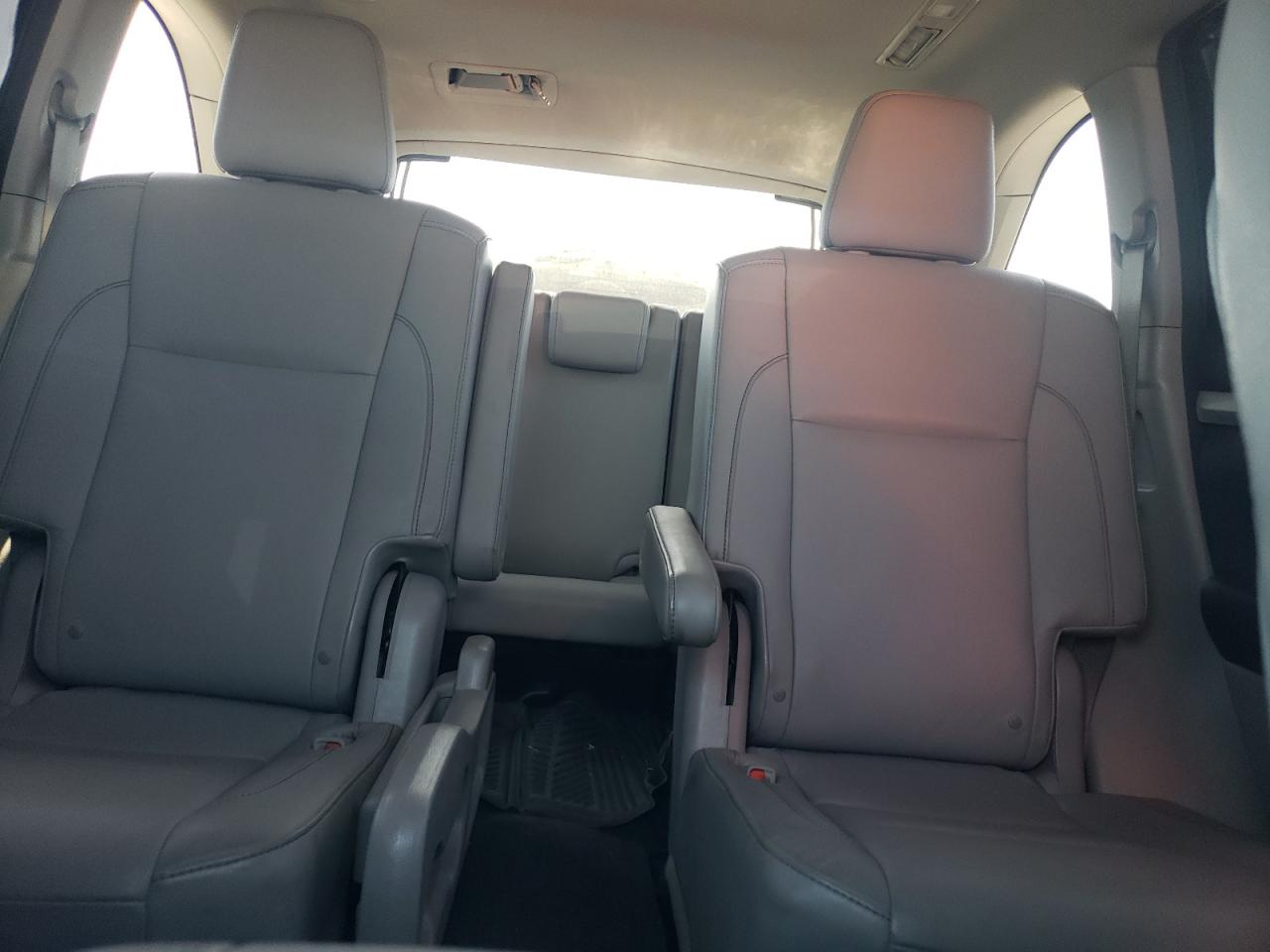 2015 Toyota Highlander - Image 10