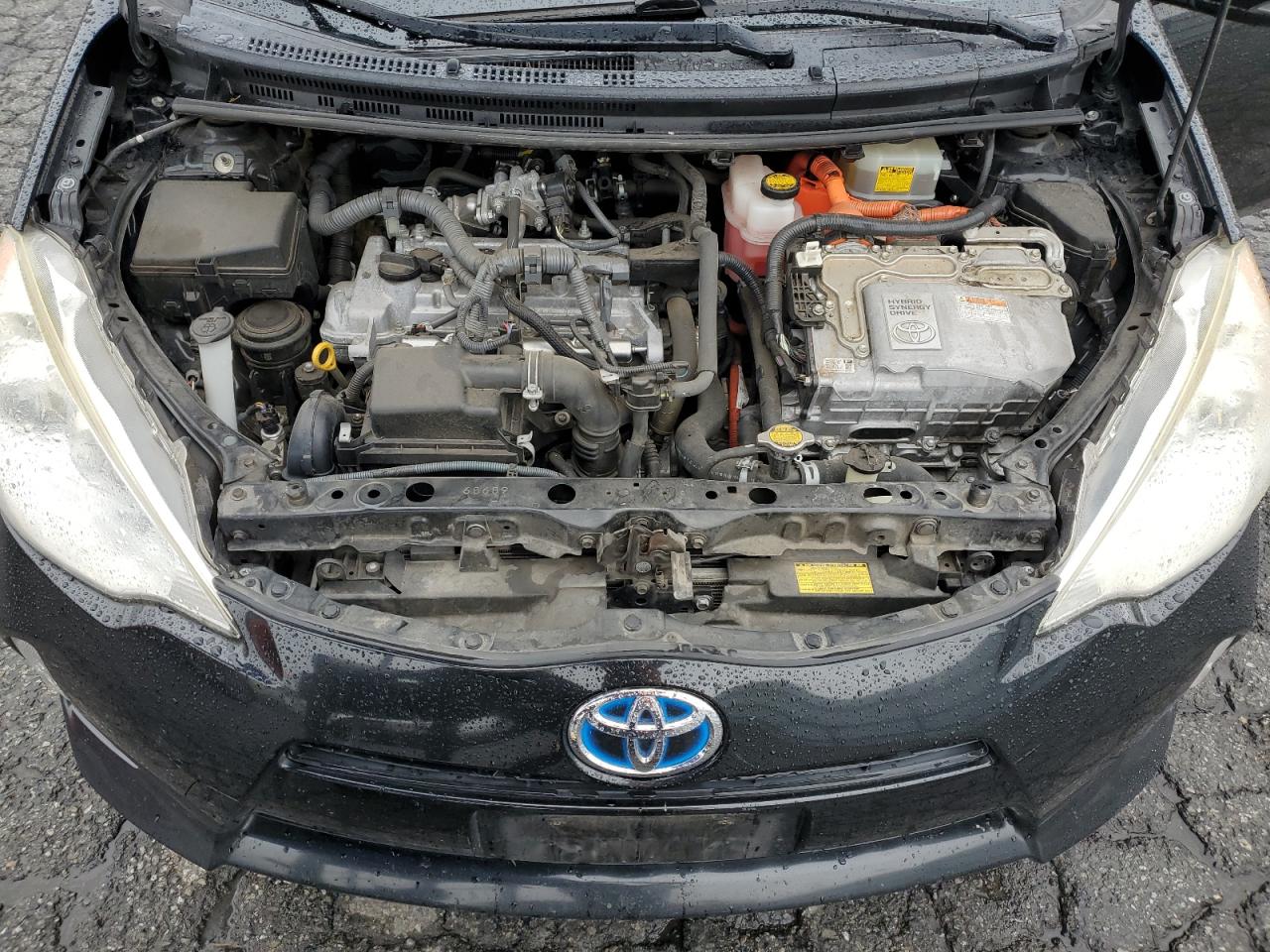 2013 Toyota Prius - Image 11