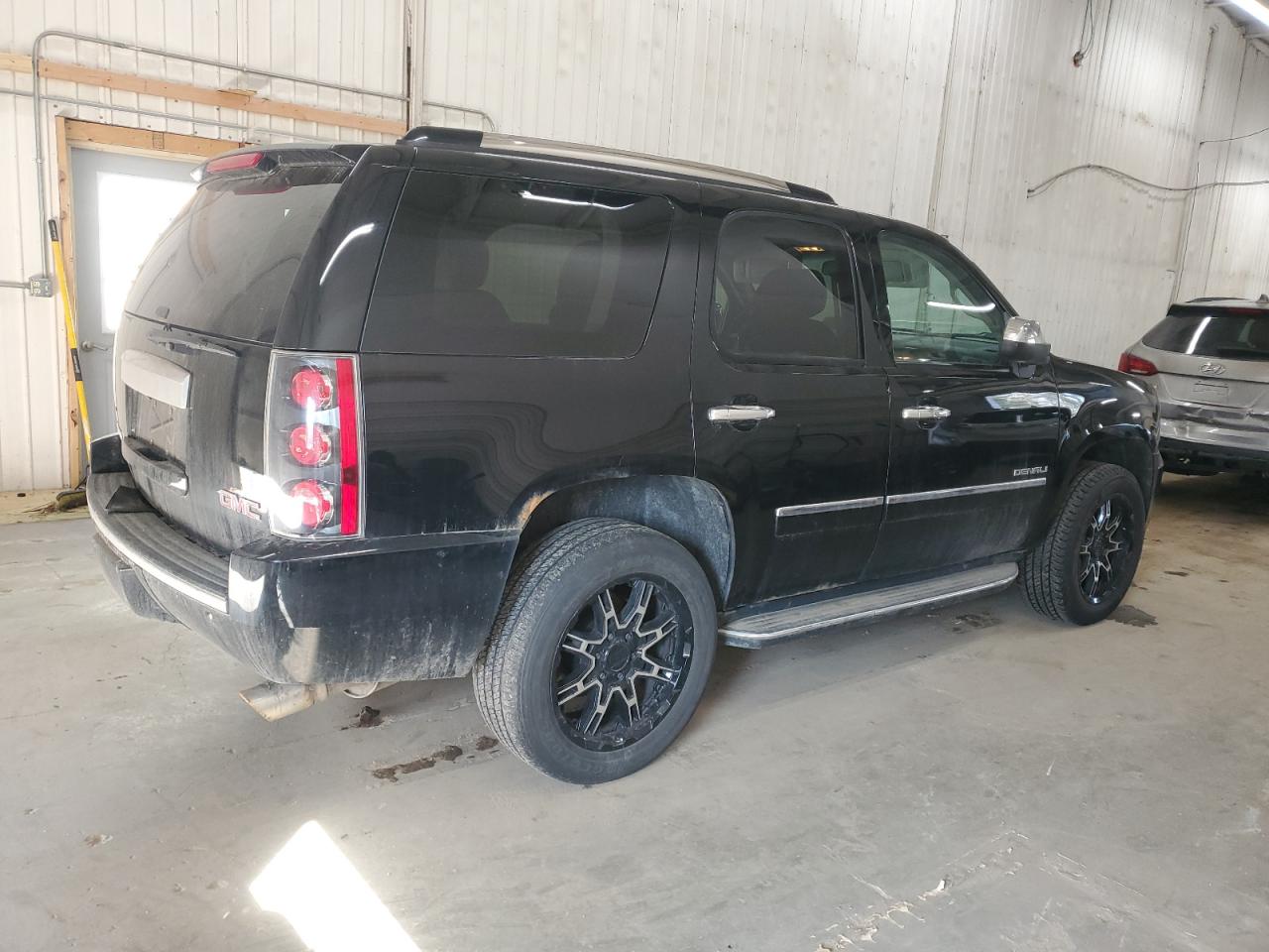 2011 GMC Yukon - Image 3