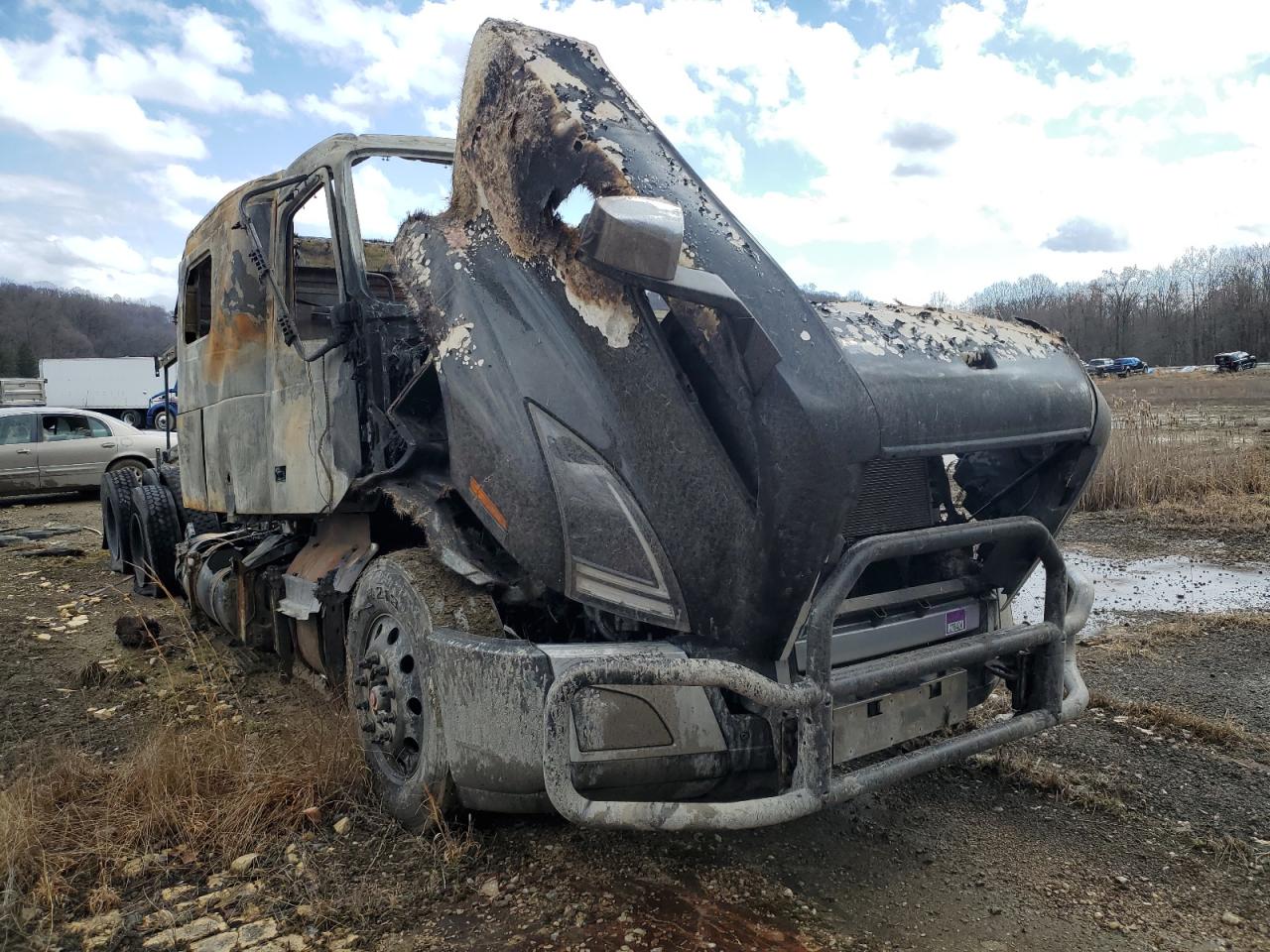 2021 Volvo Vnl Semi Truck for Sale in Ellwood City, PA - Burn