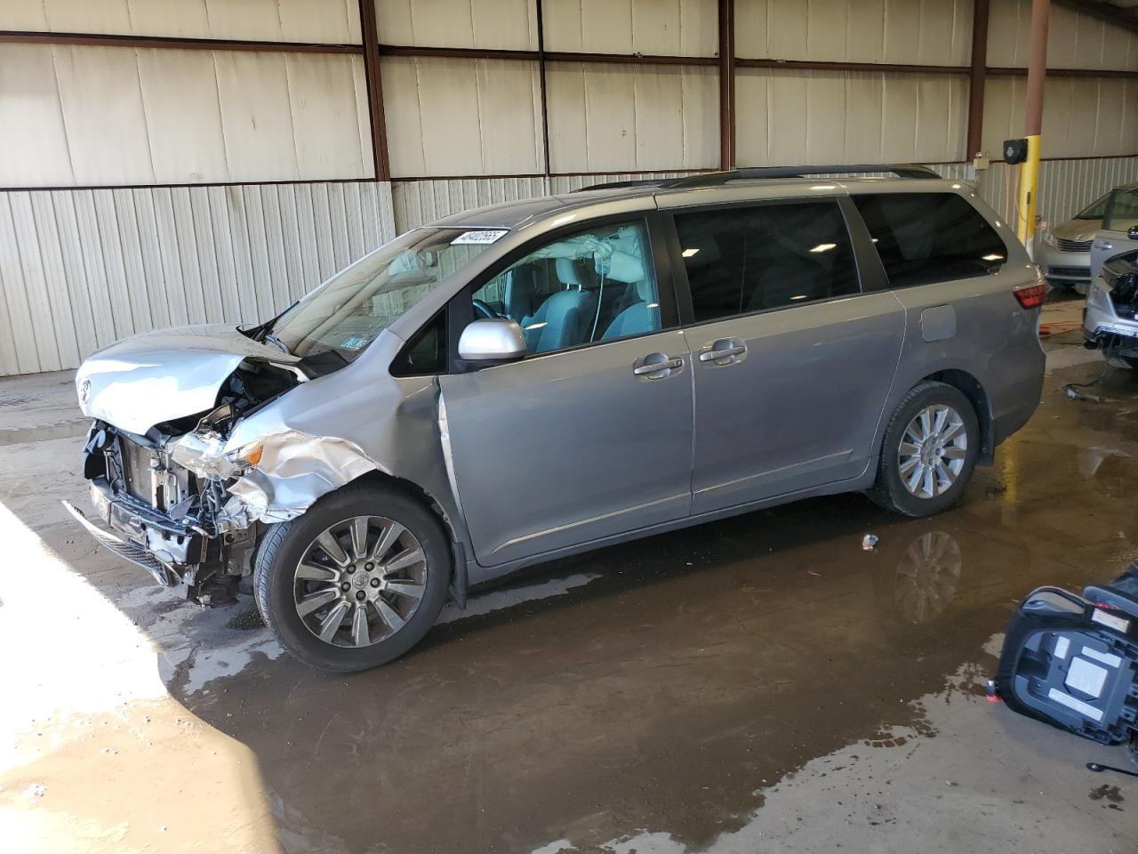 2015 Toyota Sienna - Image 1