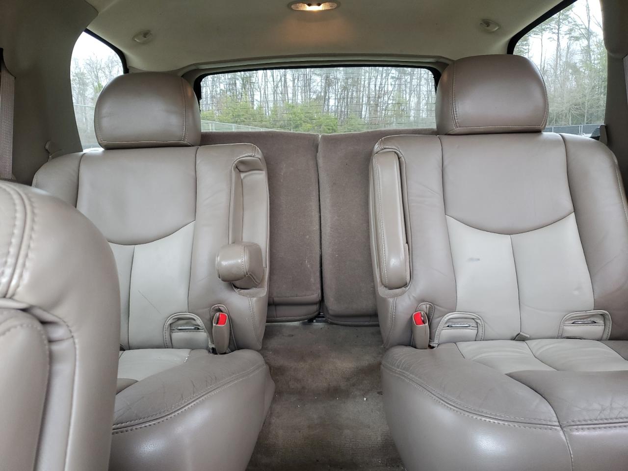2004 GMC Yukon - Image 10