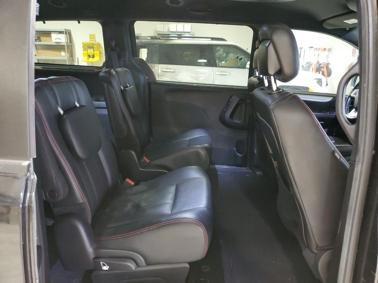 2016 Dodge Caravan - Image 11