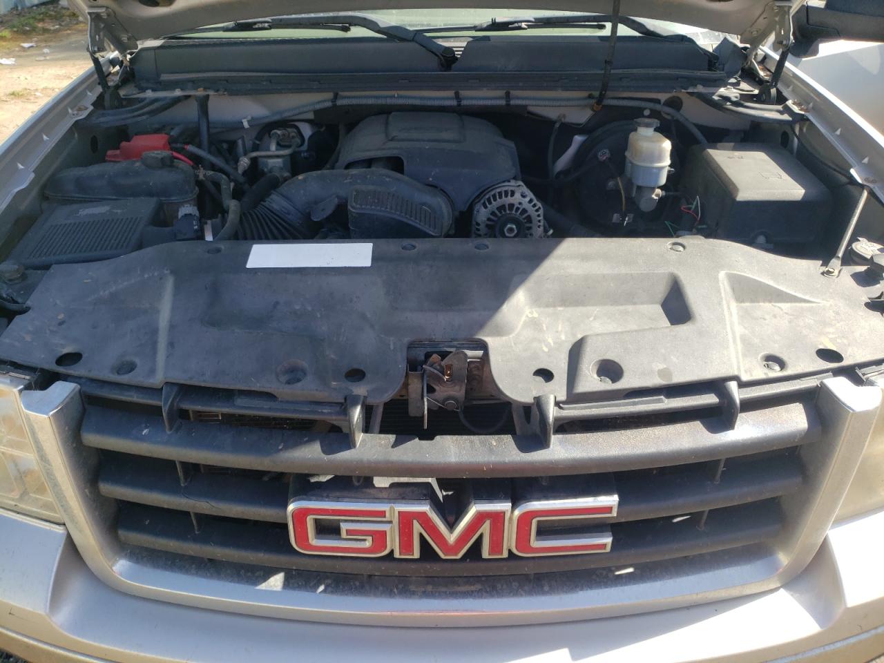 2010 GMC Sierra - Image 11