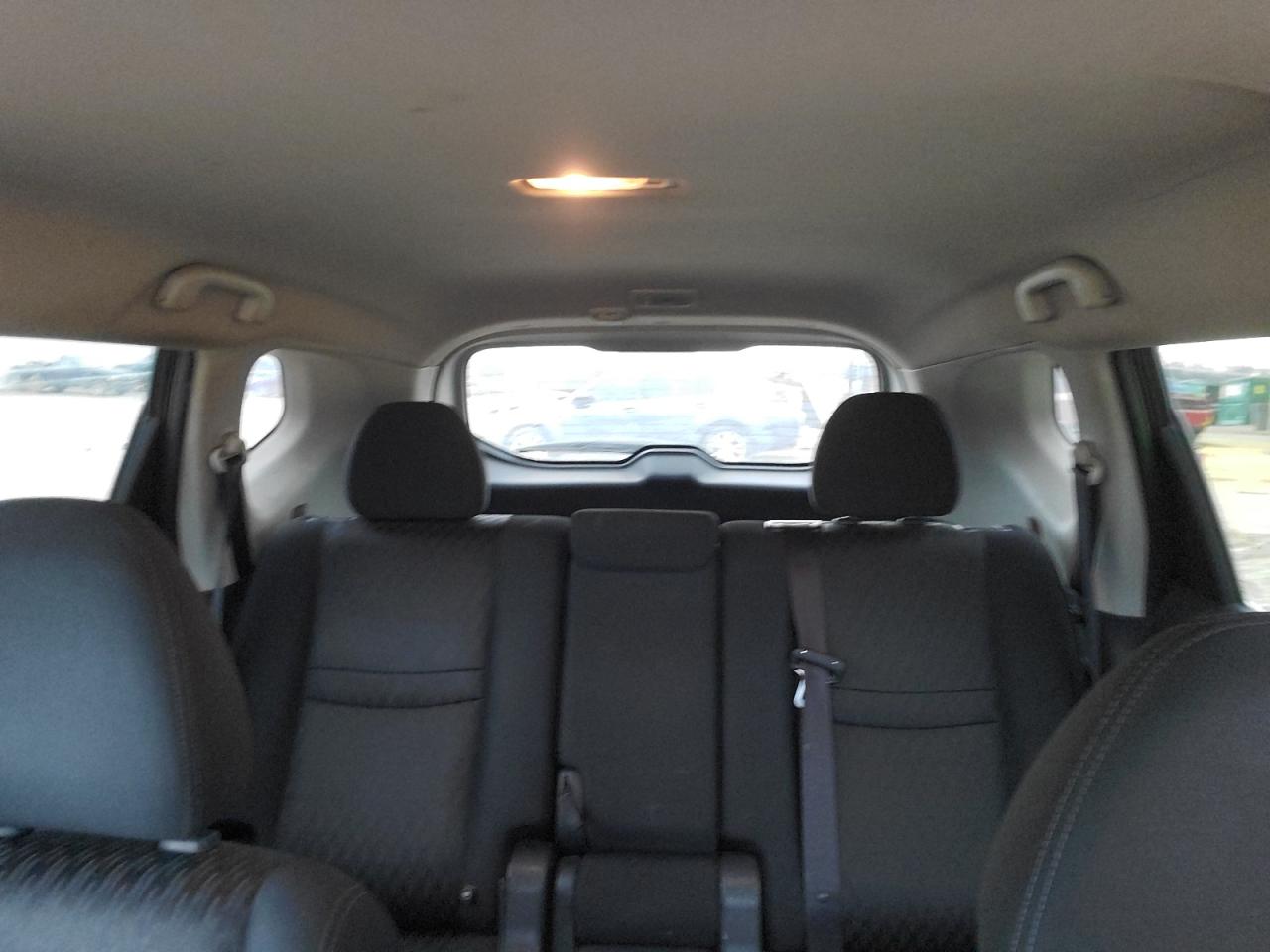 2017 Nissan Rogue - Image 10