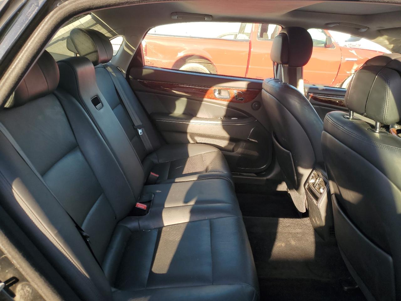 2016 Hyundai Equus - Image 10