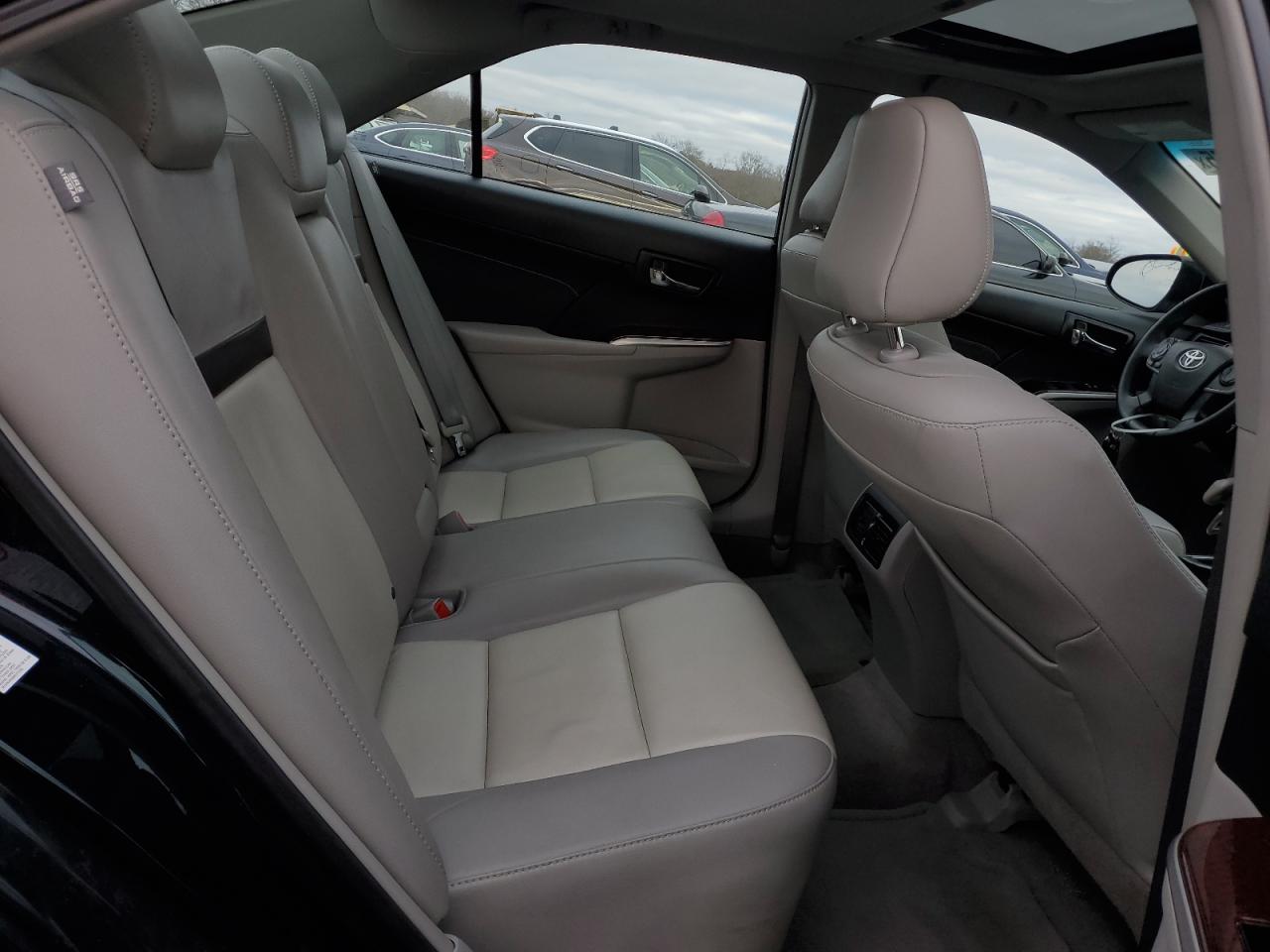 2014 Toyota Camry - Image 10