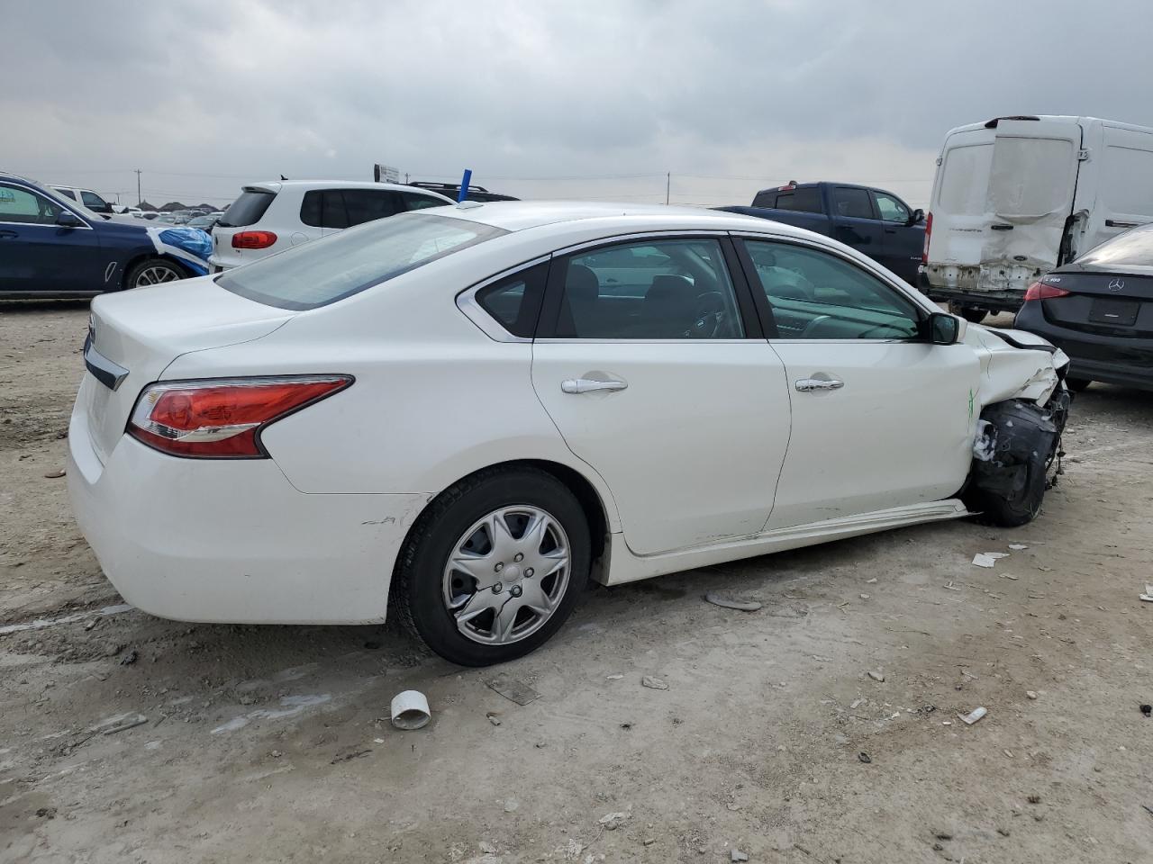 2015 Nissan Altima - Image 3