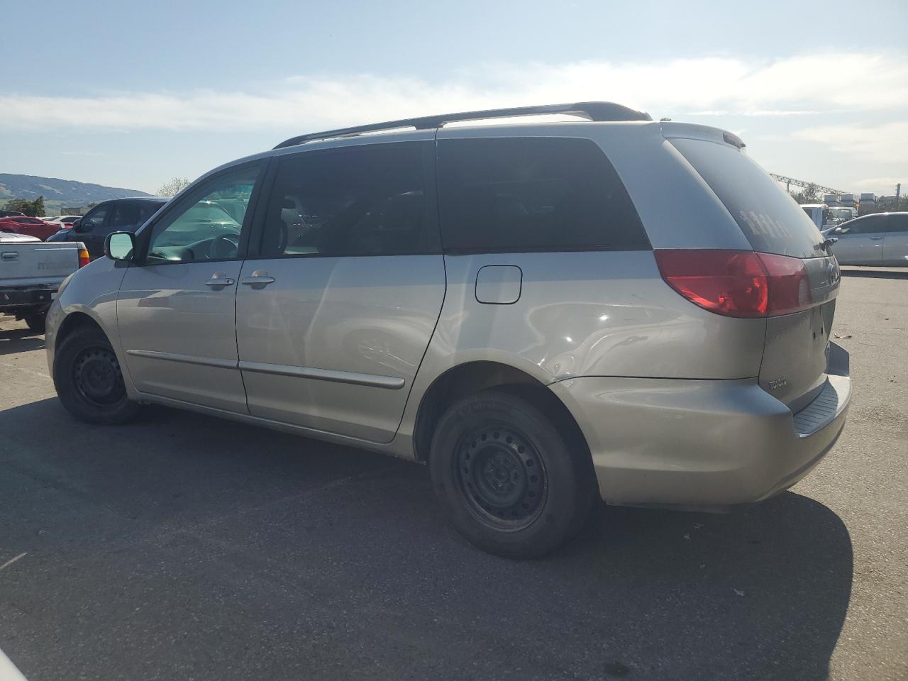2006 Toyota Sienna - Image 2