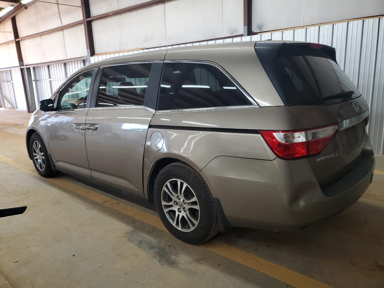 2011 Honda Odyssey - Image 2