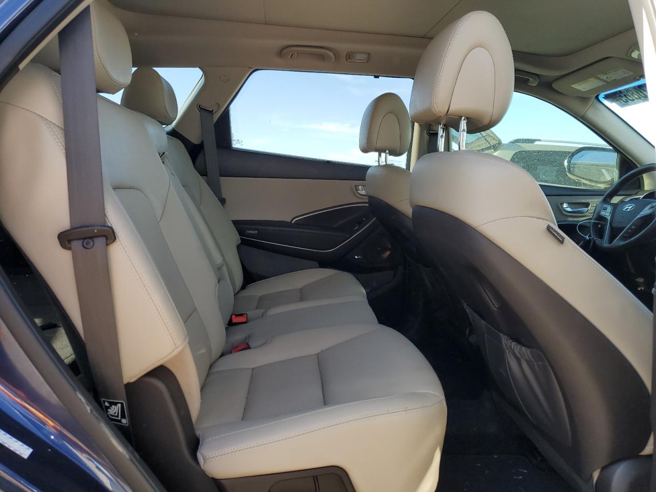 2017 Hyundai Santa Fe - Image 11
