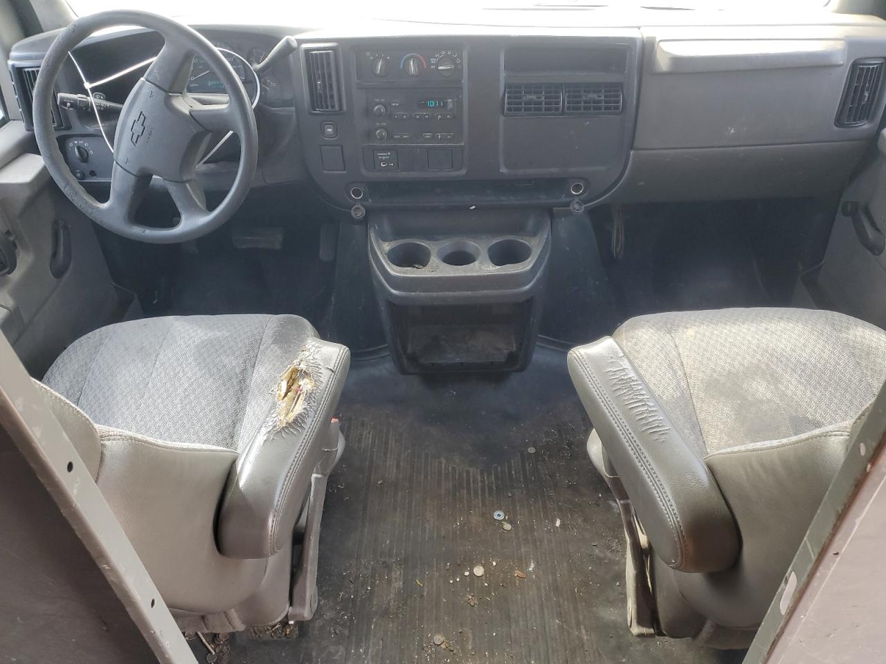 2006 Chevrolet Express - Image 8