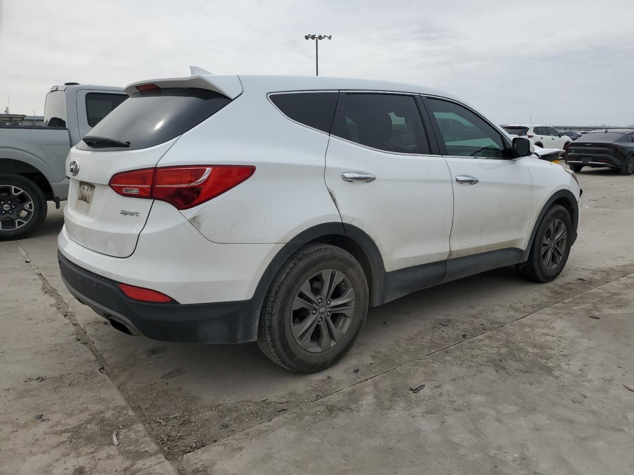 2016 Hyundai Santa Fe - Image 3