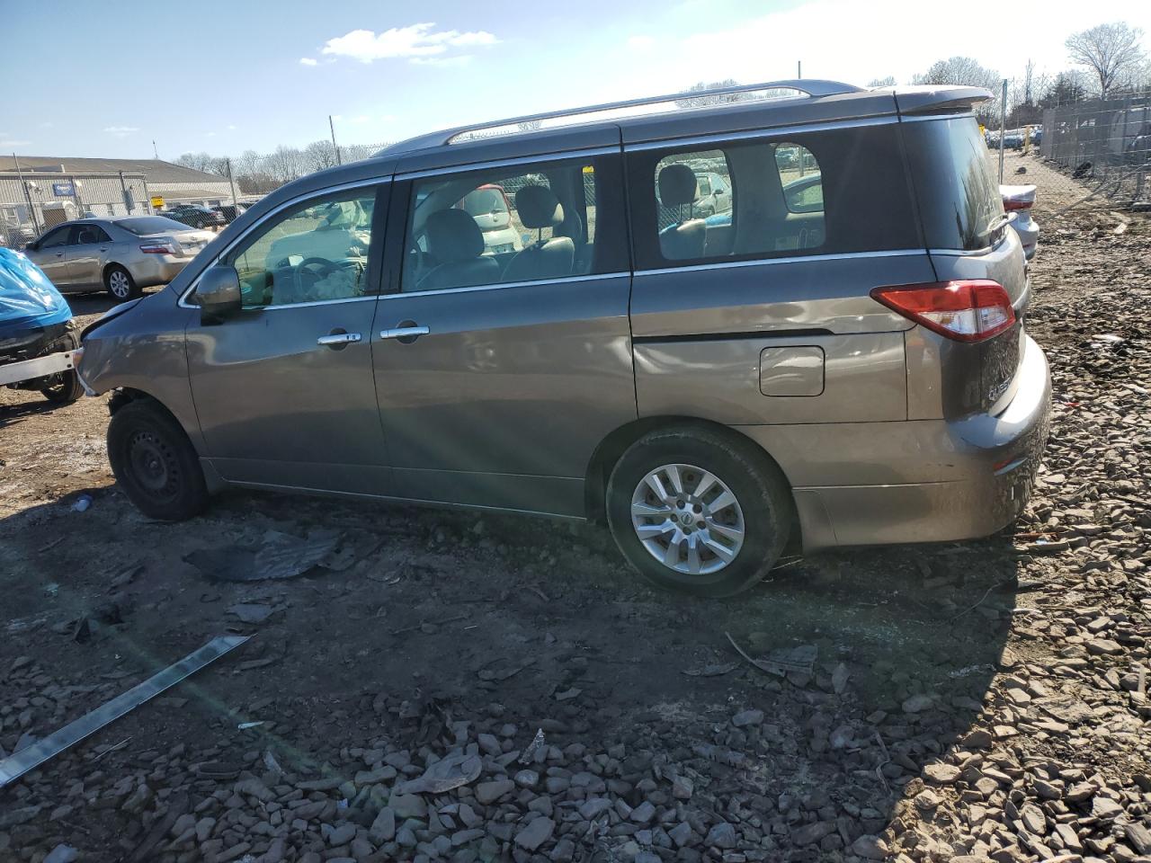 2015 Nissan Quest - Image 2