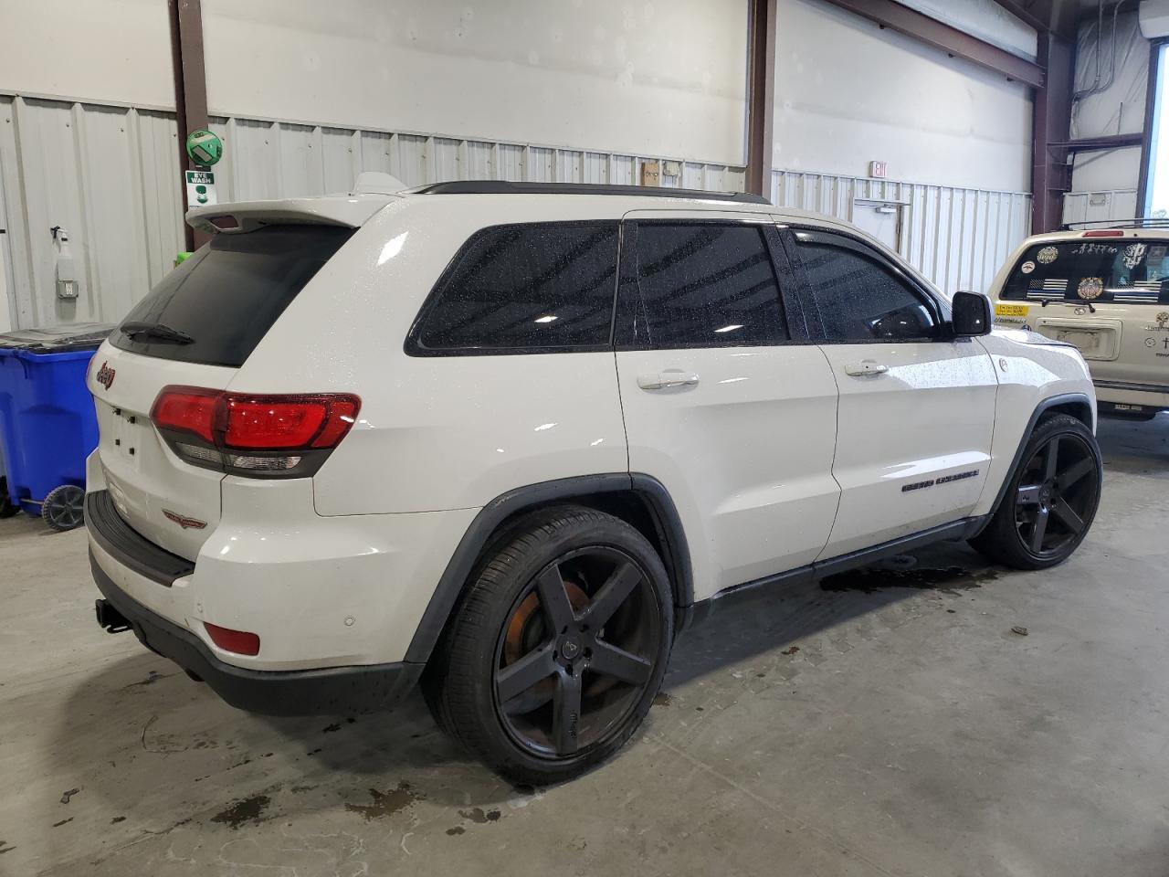 2017 Jeep Grand Cherokee - Image 3