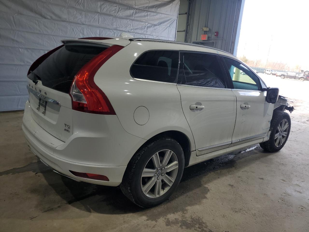 2016 Volvo XC60 - Image 3