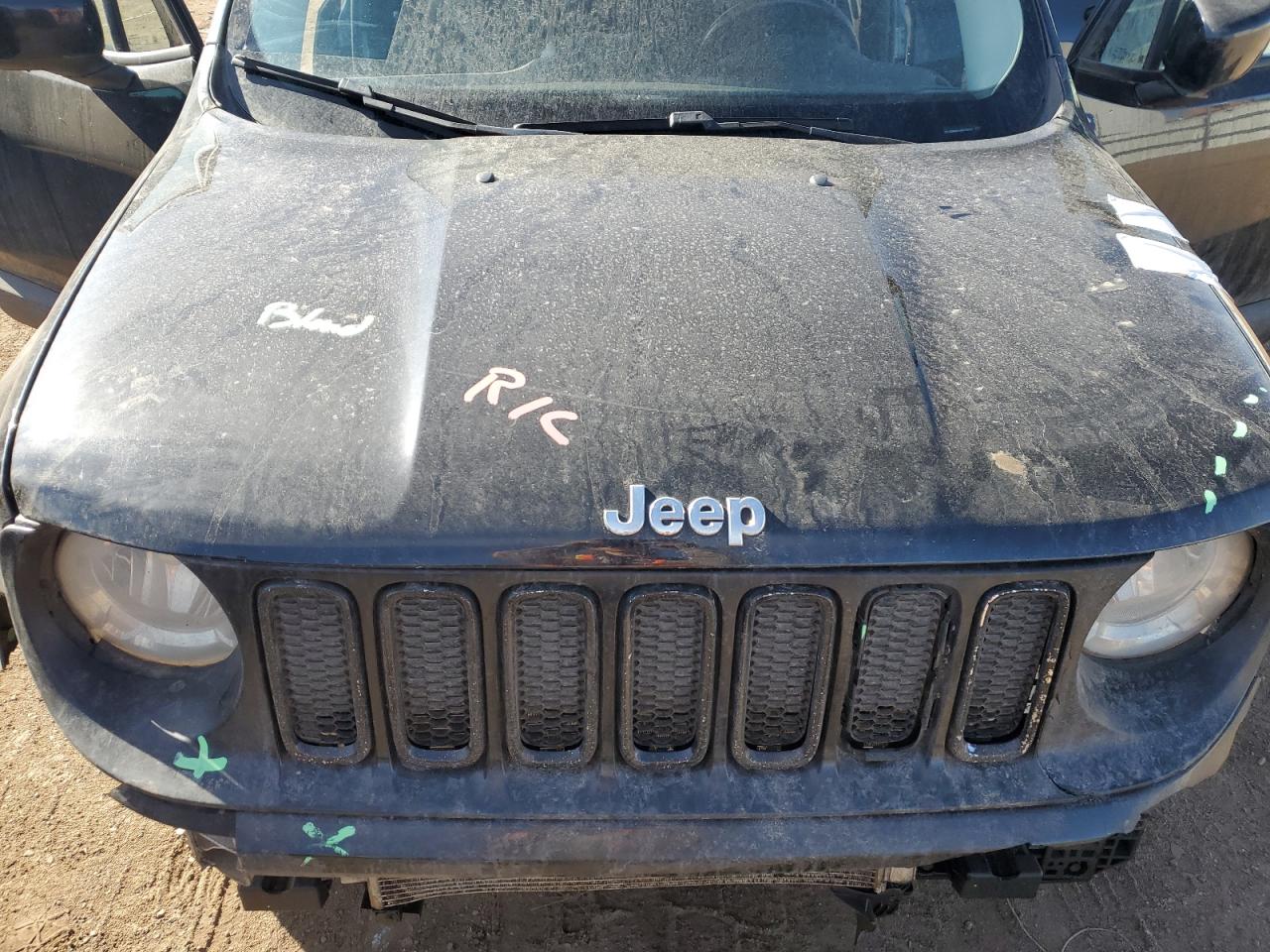 2017 Jeep Renegade - Image 11