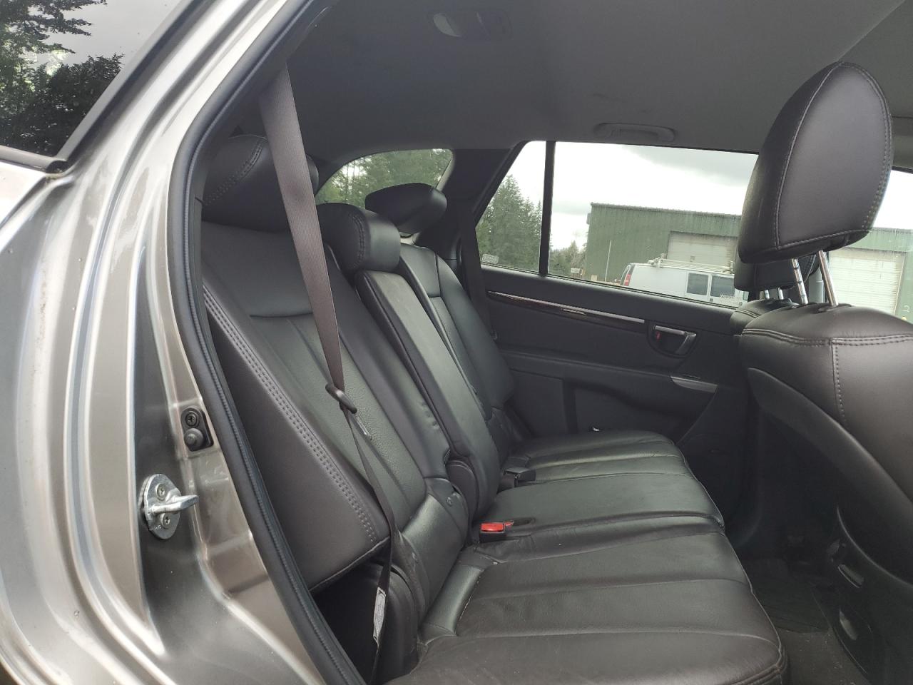 2012 Hyundai Santa Fe - Image 11