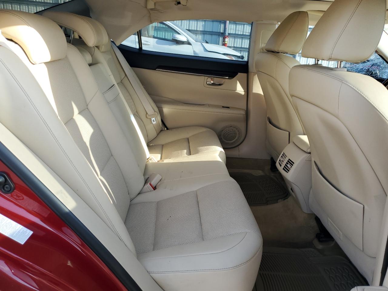 2014 Lexus ES - Image 10