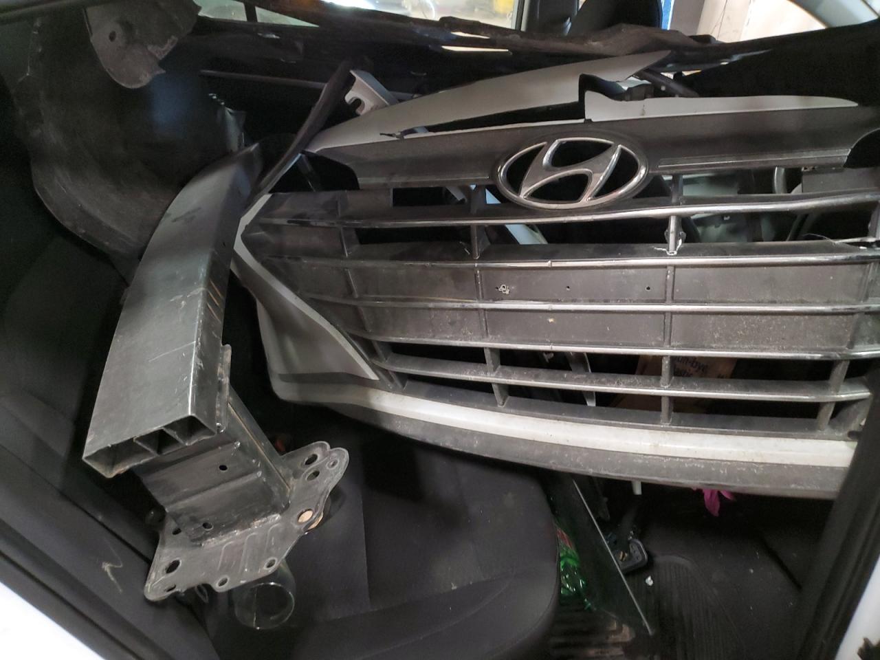 2020 Hyundai Elantra - Image 12