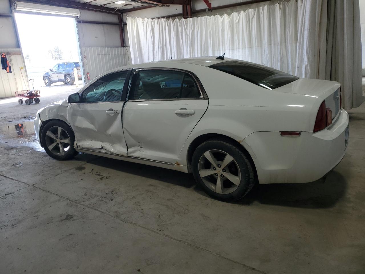 2009 Chevrolet Malibu - Image 2