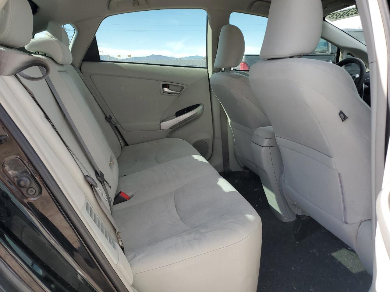 2012 Toyota Prius - Image 10