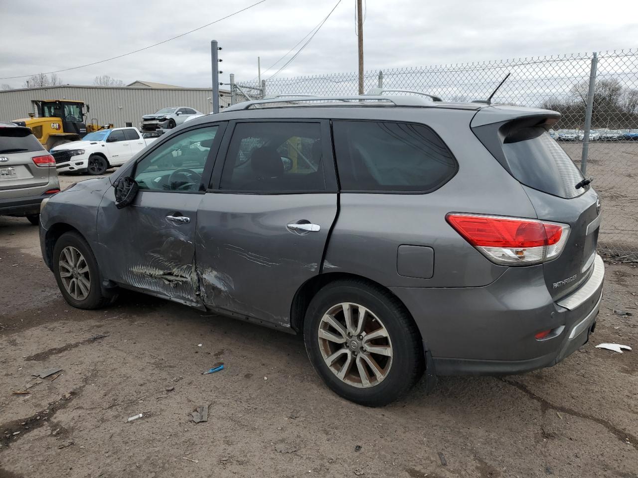 2015 Nissan Pathfinder - Image 2