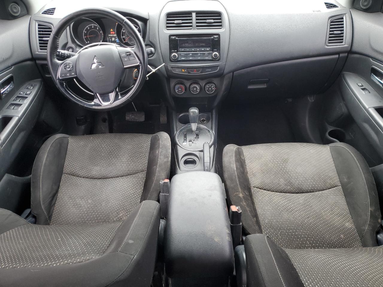 2016 Mitsubishi Outlander - Image 8