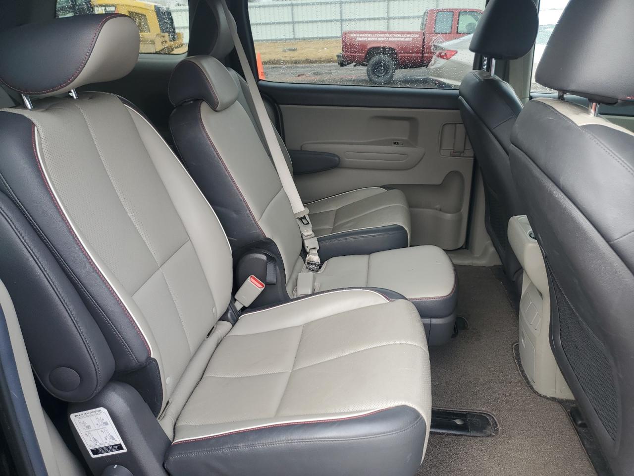 2016 Kia Sedona - Image 11