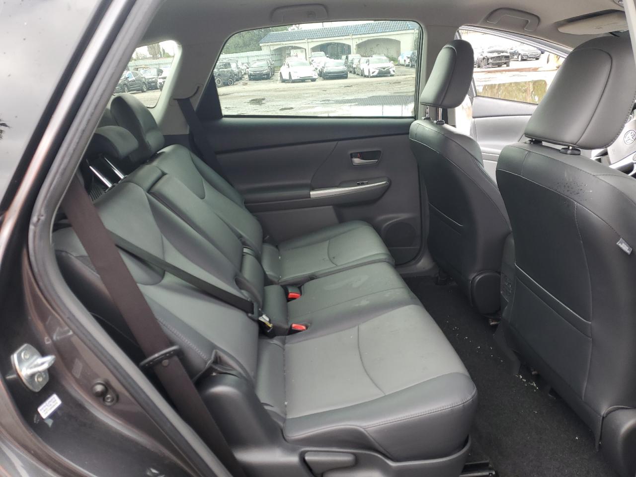 2013 Toyota Prius - Image 10