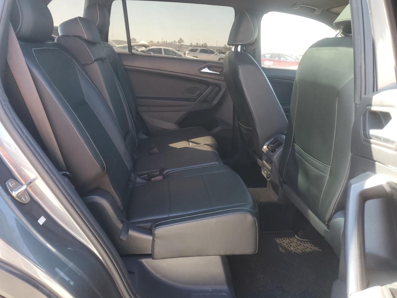 2021 Volkswagen Tiguan - Image 11