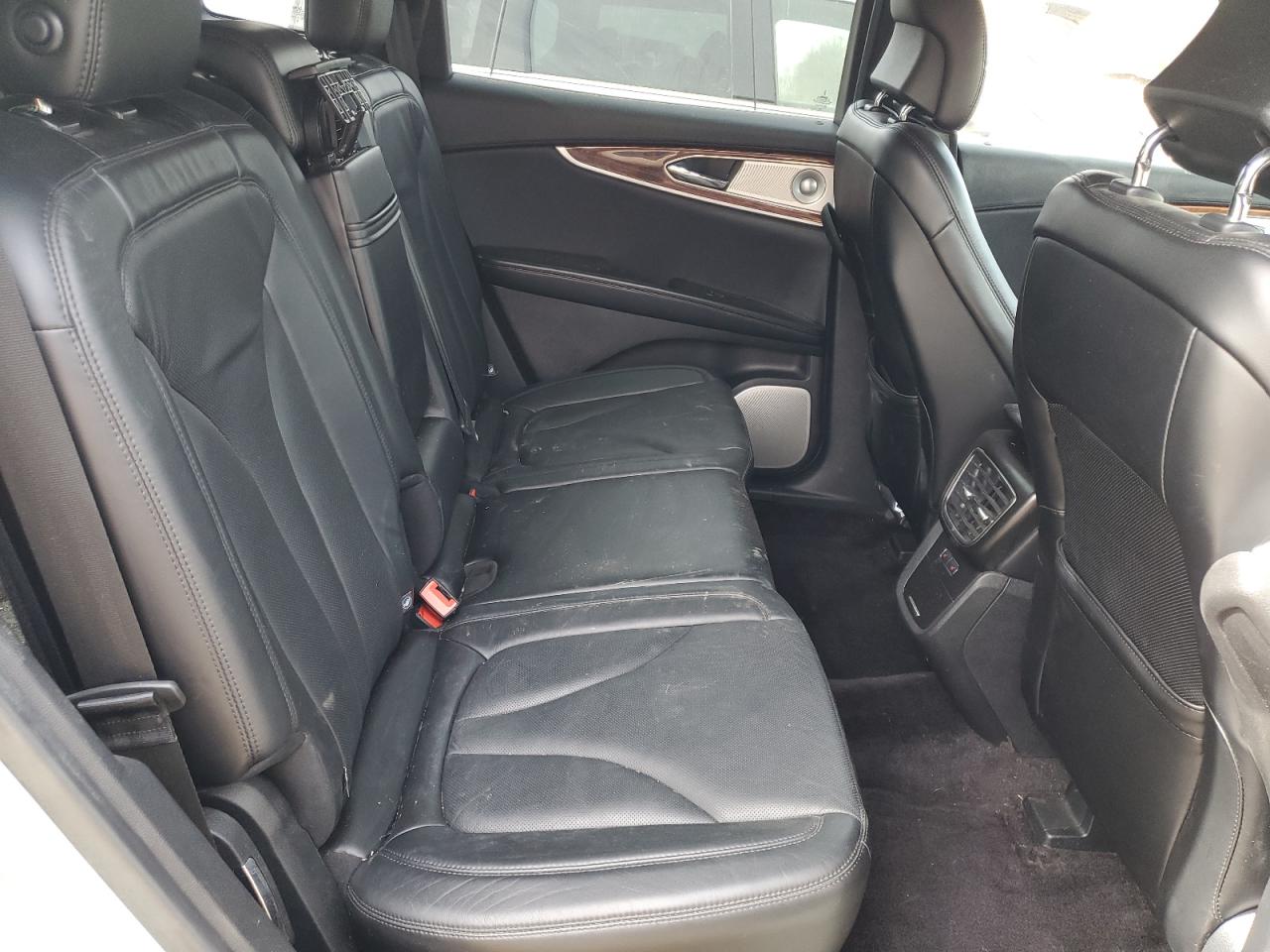 2016 Lincoln MKX - Image 11
