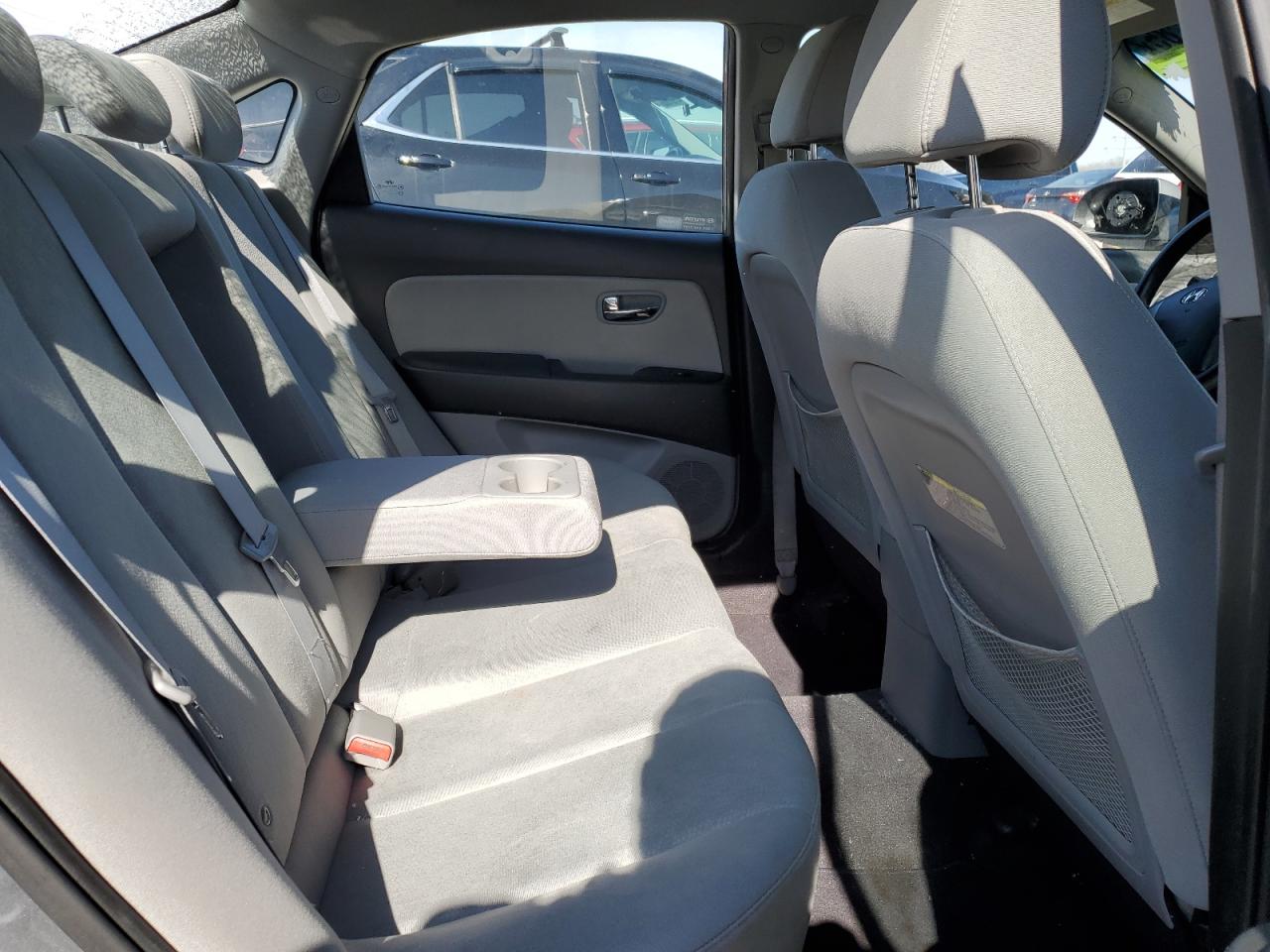 2010 Hyundai Elantra - Image 10