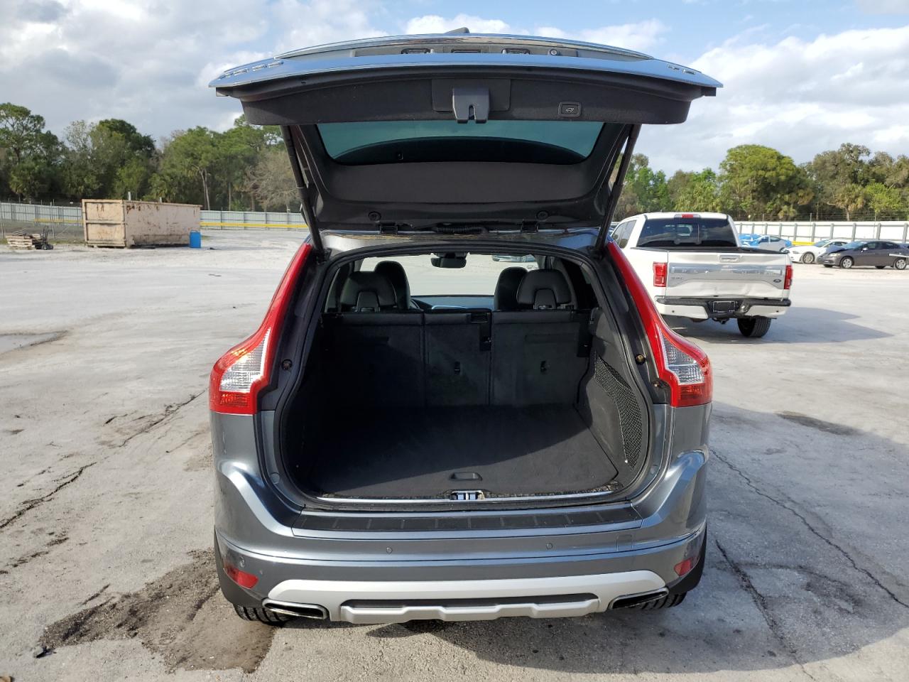 2017 Volvo XC60 - Image 6
