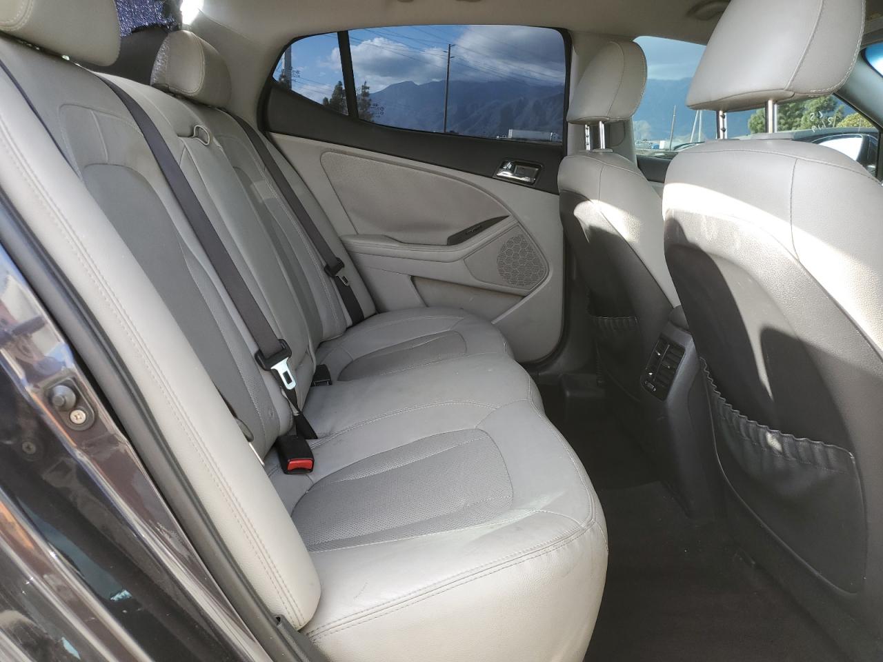 2011 Kia Optima - Image 10