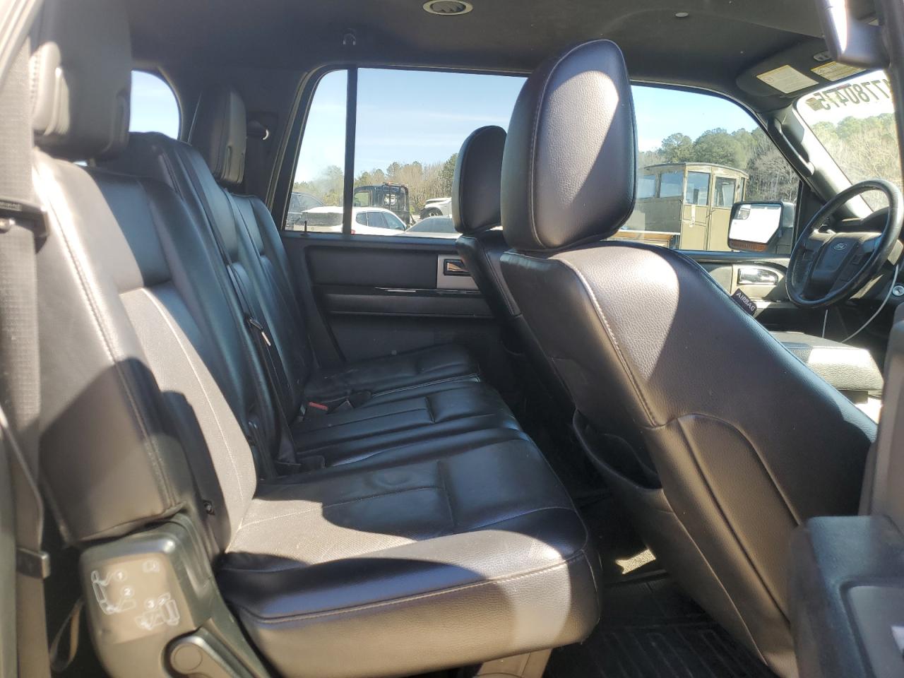 2015 Ford Expedition - Image 11
