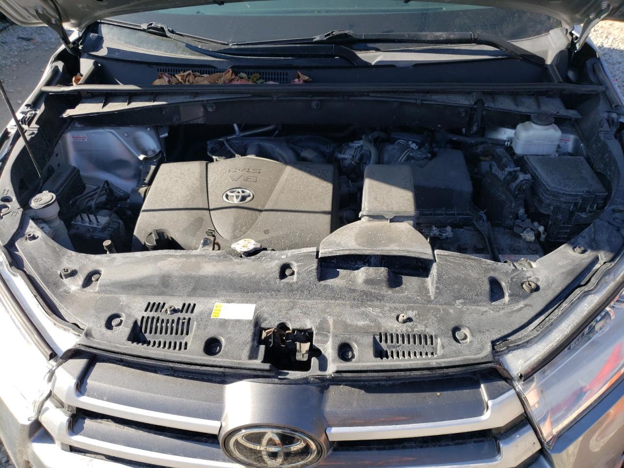 2019 Toyota Highlander - Image 12