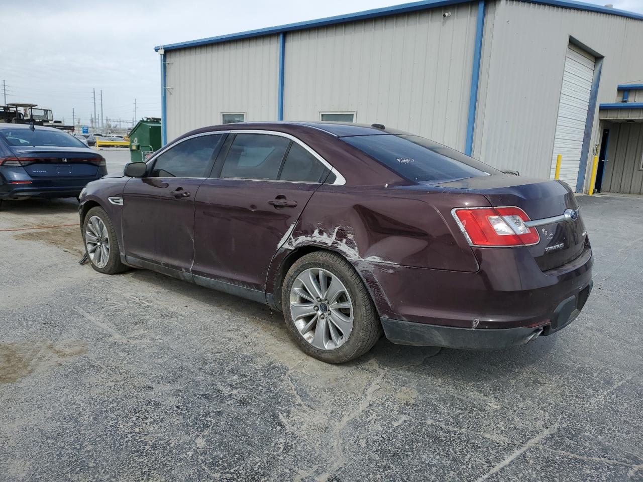 2011 Ford Taurus - Image 2