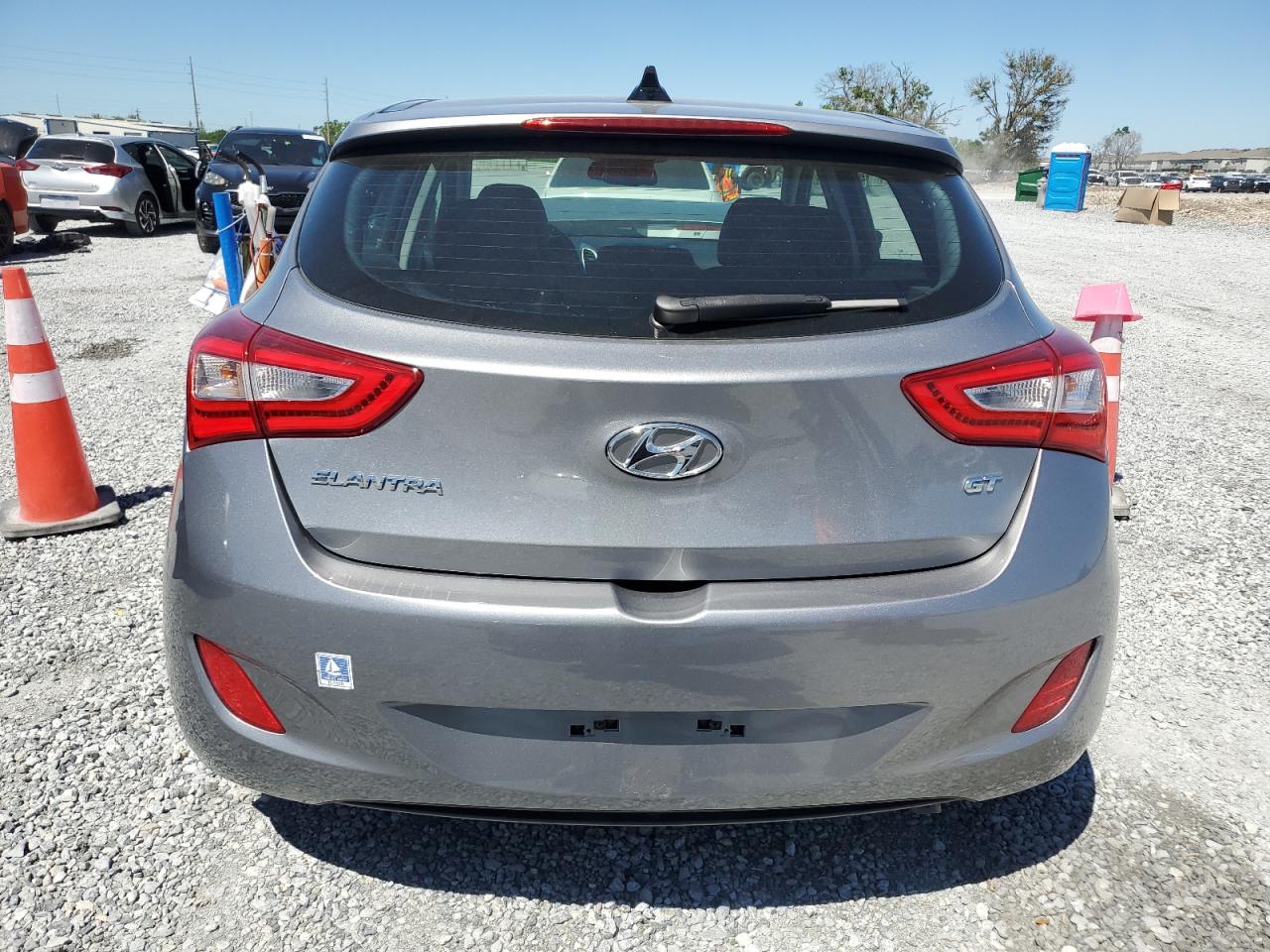 2015 Hyundai Elantra - Image 6