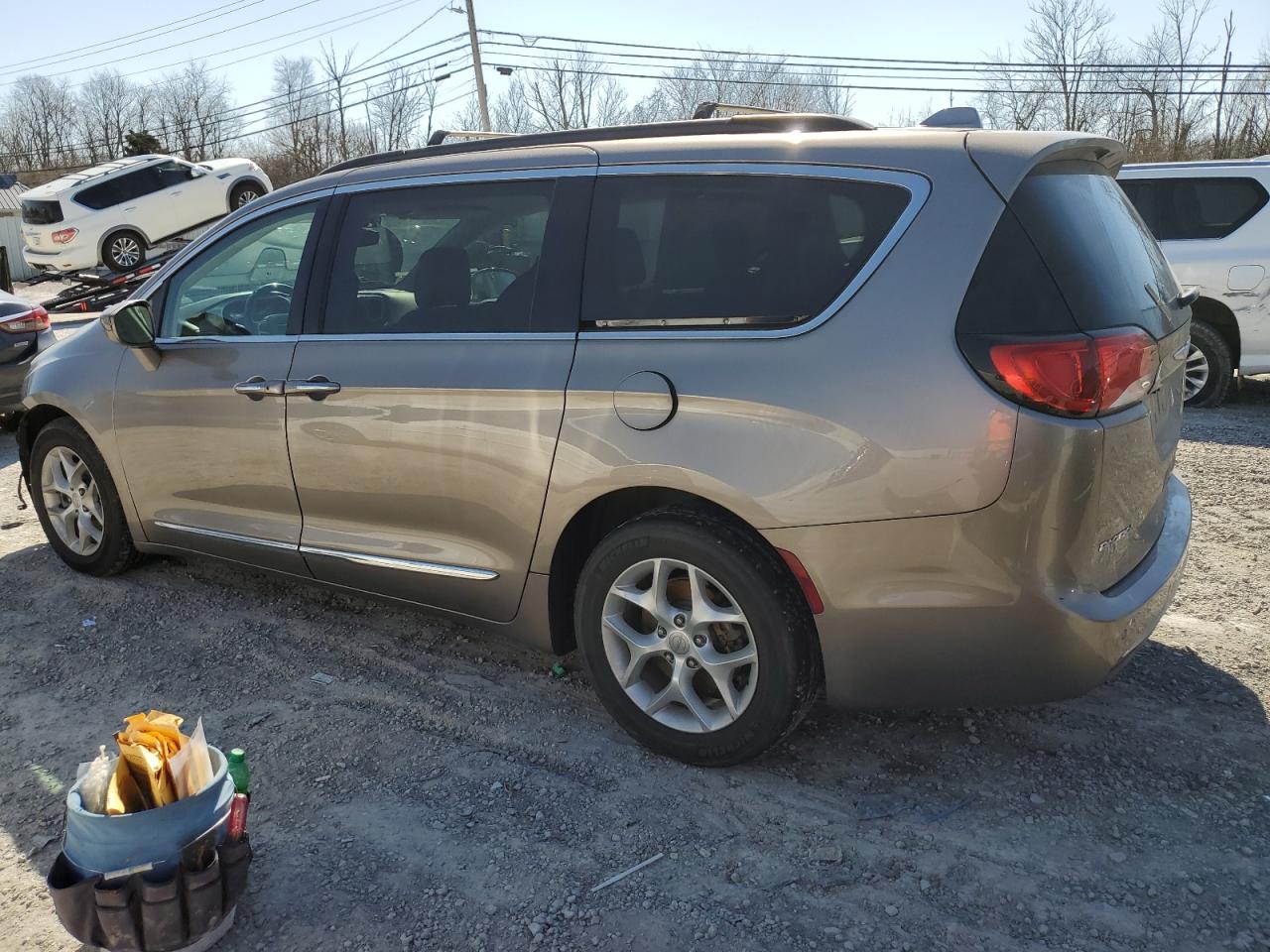 2017 Chrysler Pacifica - Image 2
