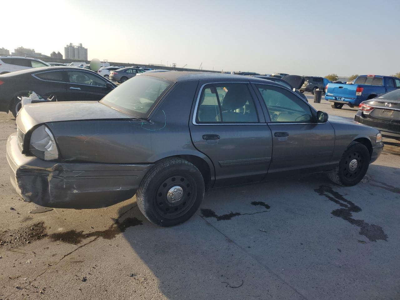 2011 Ford Crown Victoria - Image 3