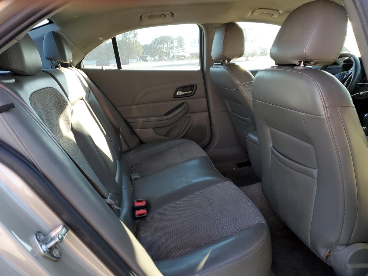 2016 Chevrolet Malibu - Image 10